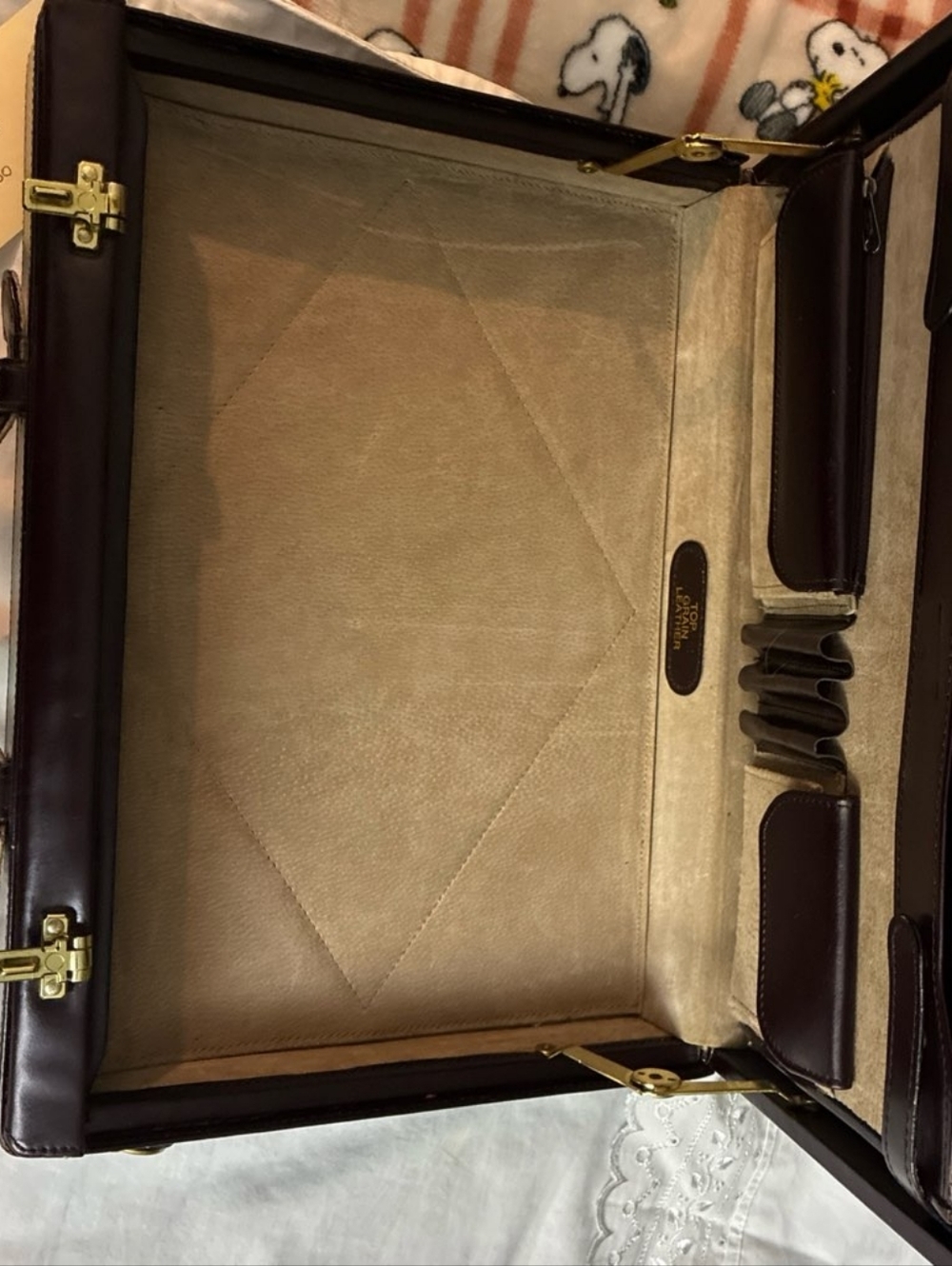 The Briefcase attache Monarch Combo Locking Expandable is a vintage piece